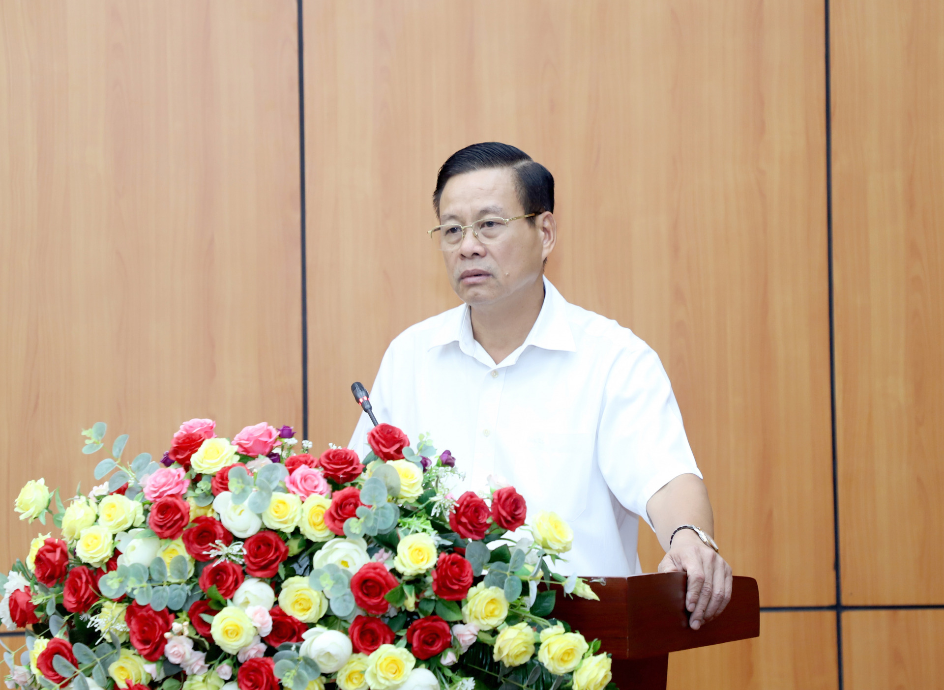 Chủ tịch UBND tỉnh Nguyễn Văn Sơn phát biểu giao nhiệm vụ.