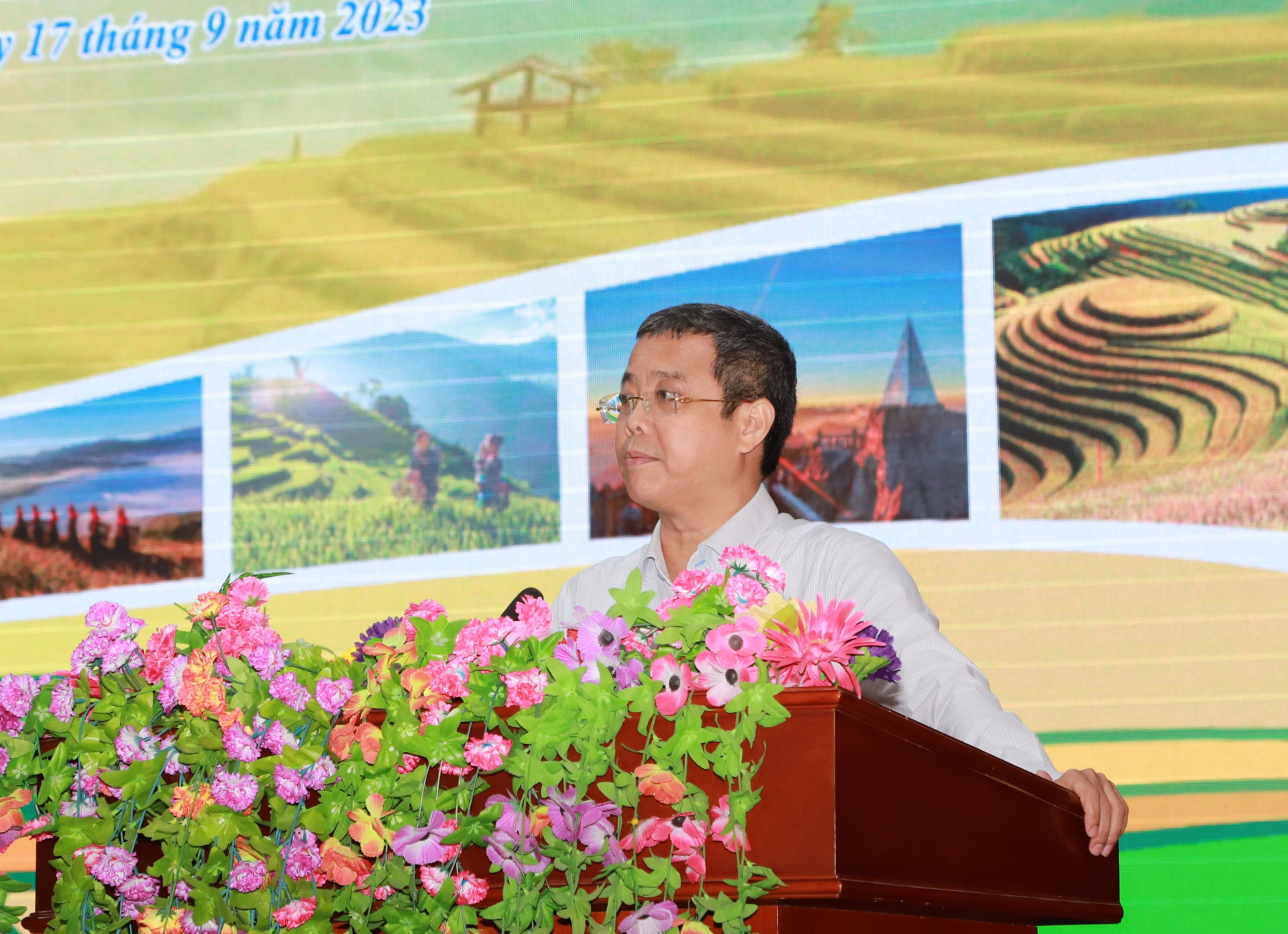 Đồng chí Nguyễn Lê Phúc, Phó Cục trưởng Cục Du lịch quốc gia Việt Nam phát biểu tại hội thảo.