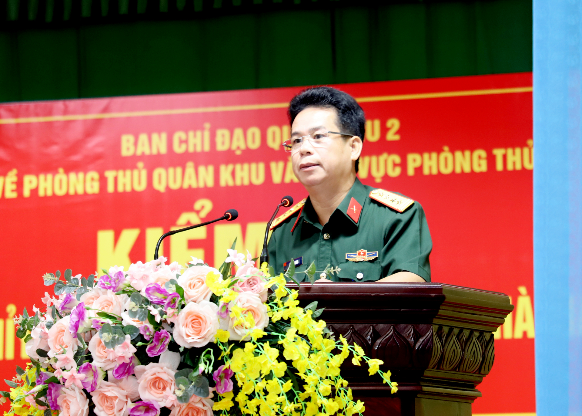 Đại tá Lại Tiến Giang, Chỉ huy trưởng Bộ Chỉ huy Quân sự tỉnh báo cáo kết quả BCĐ KVPT tỉnh.