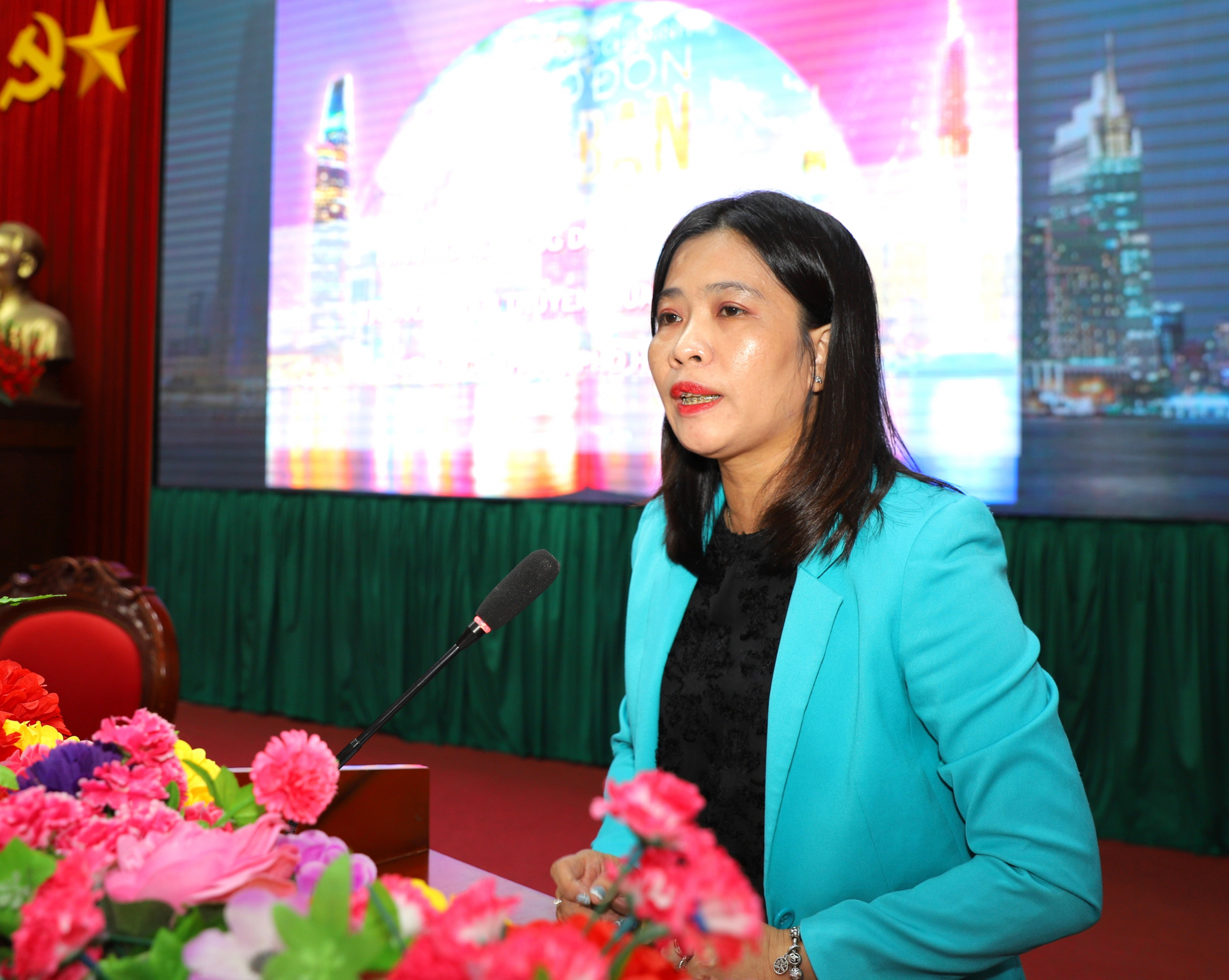 Đại diện Sở Du lịch Thành phố Hồ Chí Minh tham luận tại hội thảo.