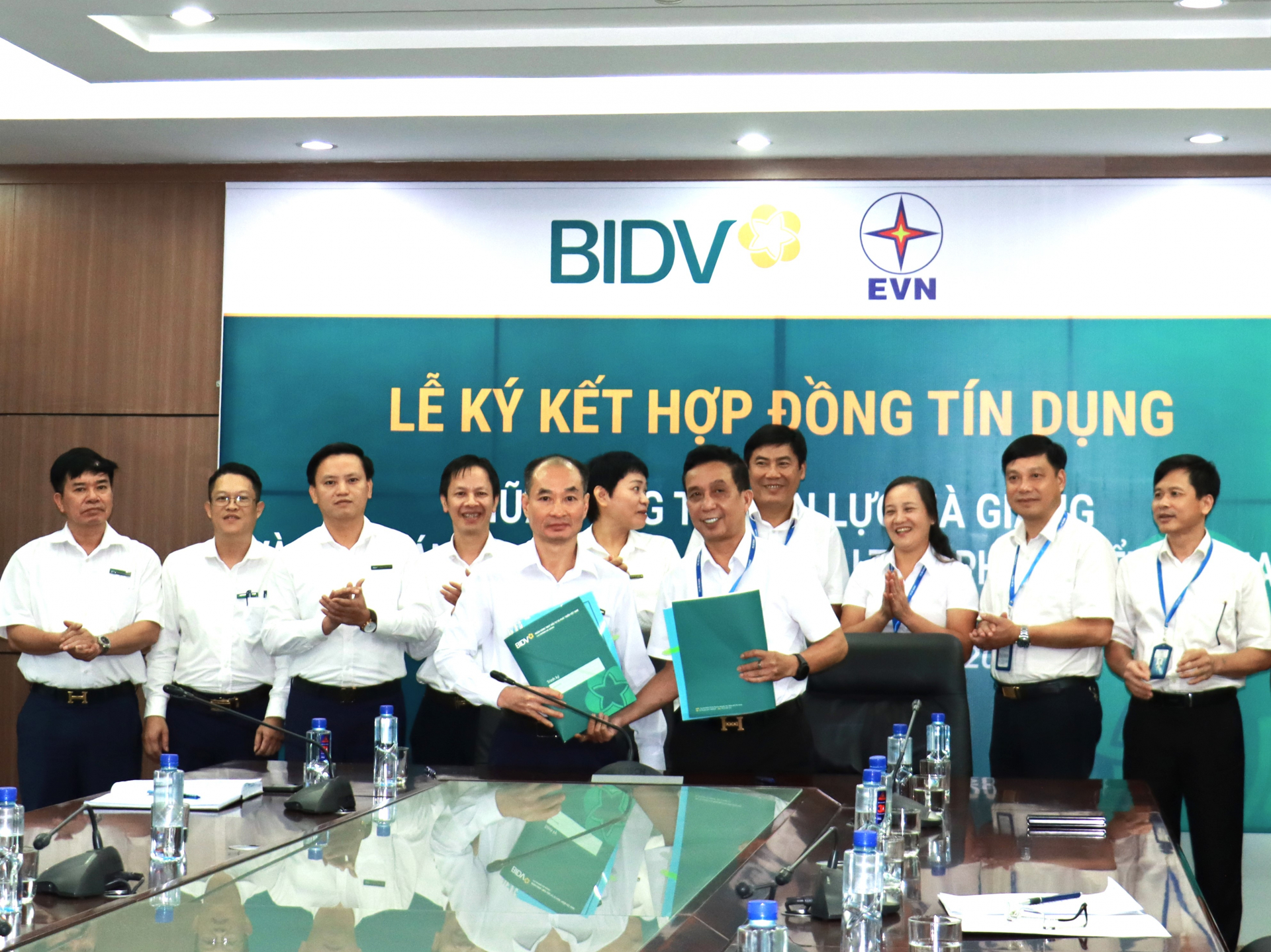 Công ty Điện lực Hà Giang và BIDV Hà Giang ký kết hợp đồng tín dụng.