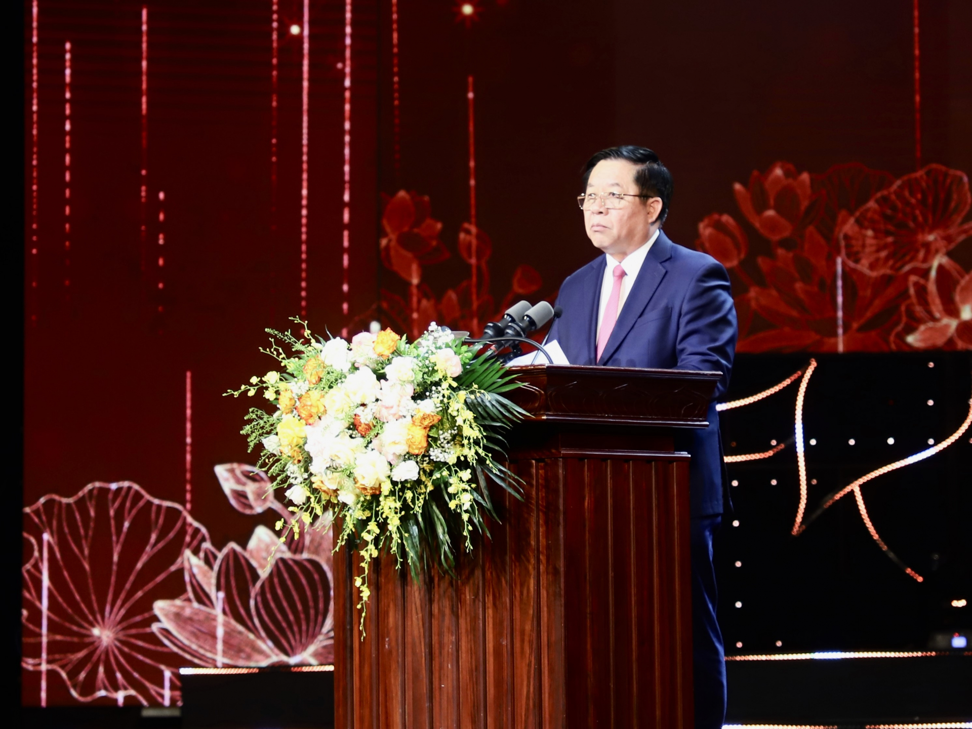 Đồng chí Nguyễn Trọng Nghĩa, Trưởng ban Tuyên giáo T.Ư phát biểu tại buổi lễ