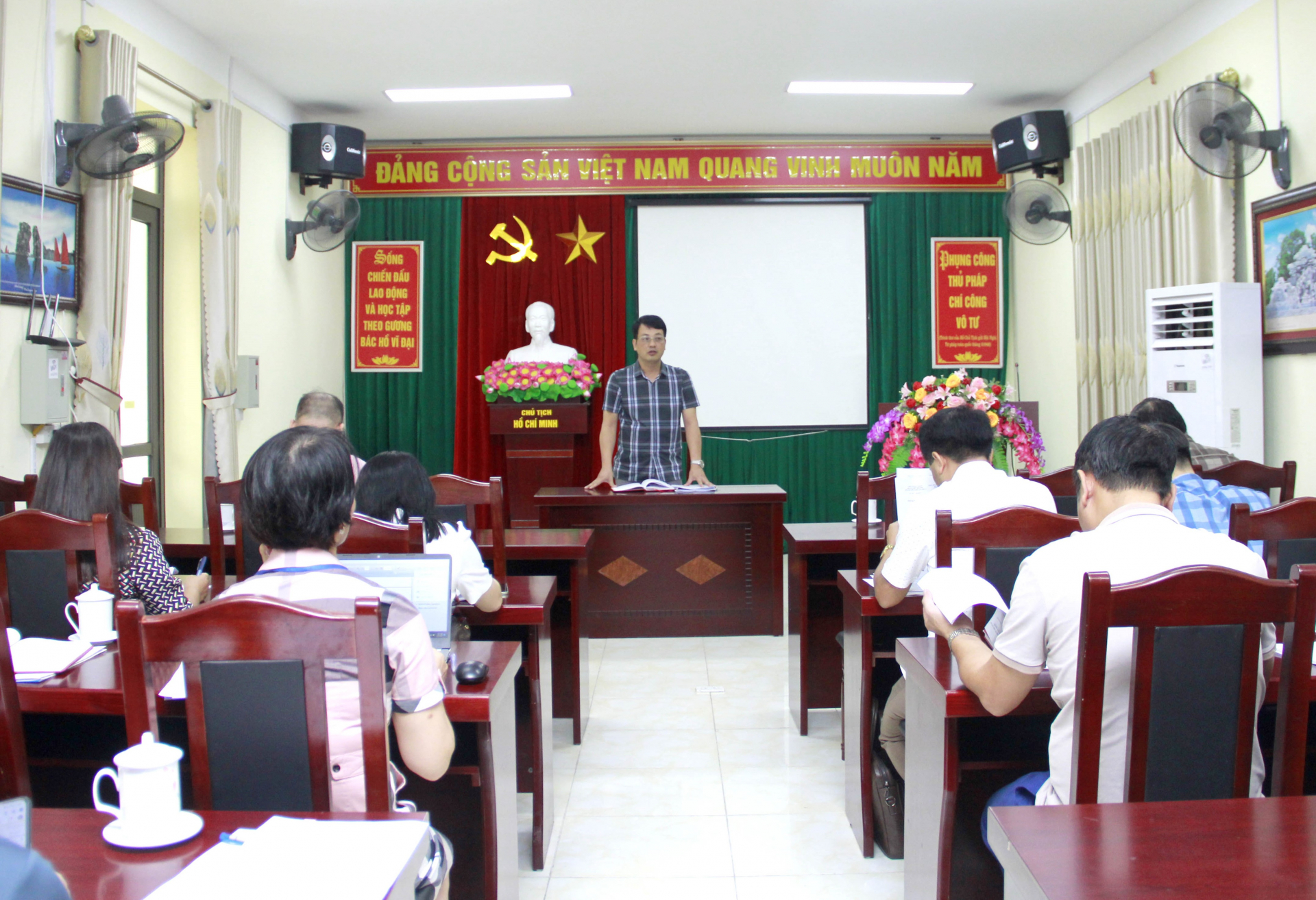 Giám đốc Sở Tư pháp, Phó Trưởng BTC hội thi Trương Huy Huân kết luận cuộc họp.