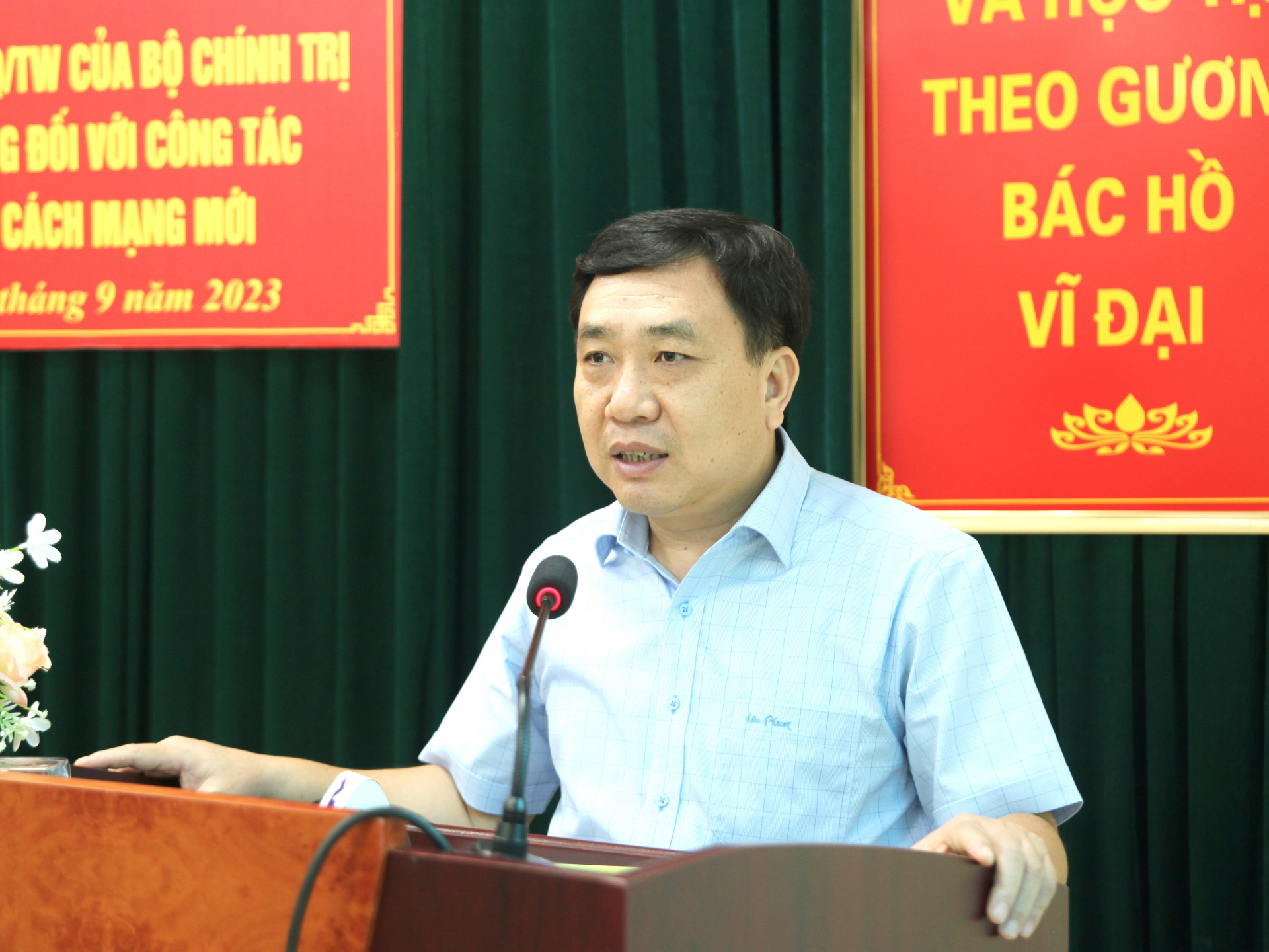 Quyền Bí thư Tỉnh ủy Nguyễn Mạnh Dũng phát biểu chỉ đạo tại hội nghị.