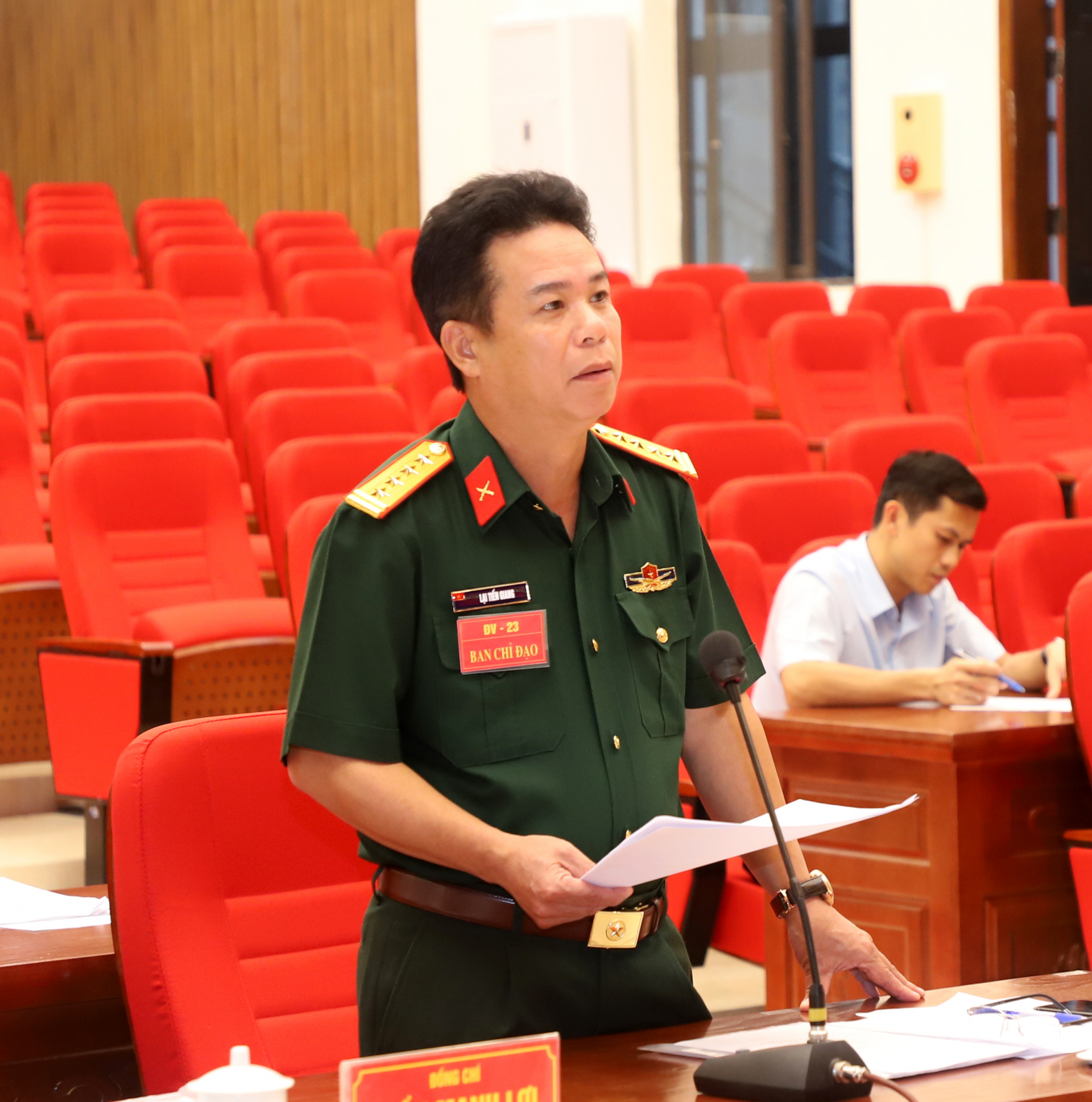 Đại tá Lại Tiến Giang, Chỉ huy trưởng Bộ Chỉ huy Quân sự tỉnh thống nhất một số nội dung tại hội nghị.