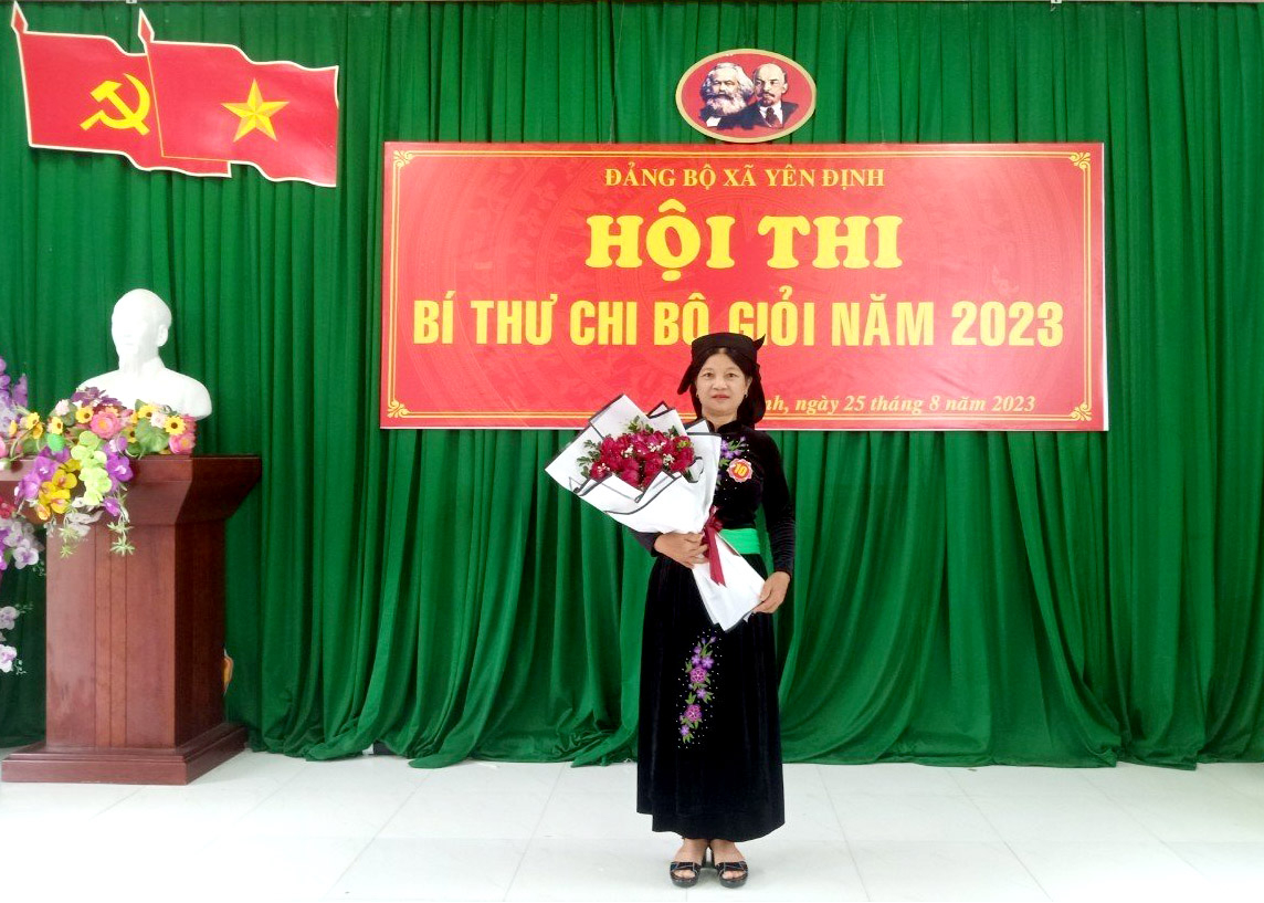 Đồng chí Nông Thị Duyên tham gia Hội thi Bí thư Chi bộ giỏi năm 2023 của Đảng bộ xã Yên Định (Bắc Mê).
