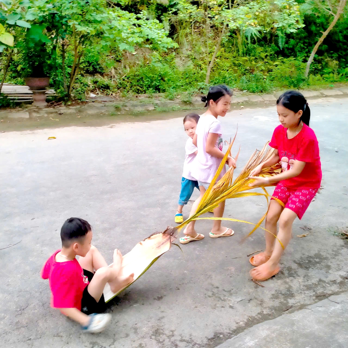 Trò chơi kéo mo cau giờ rất hiếm gặp giữa thời hiện đại.