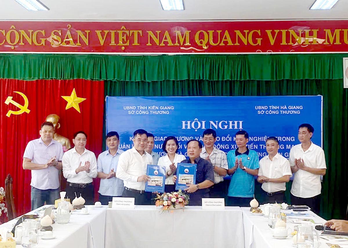 Ký kết biên bản ghi nhớ hợp tác, tăng cường các hoạt động xúc tiến thương mại giữa 2 địa phương