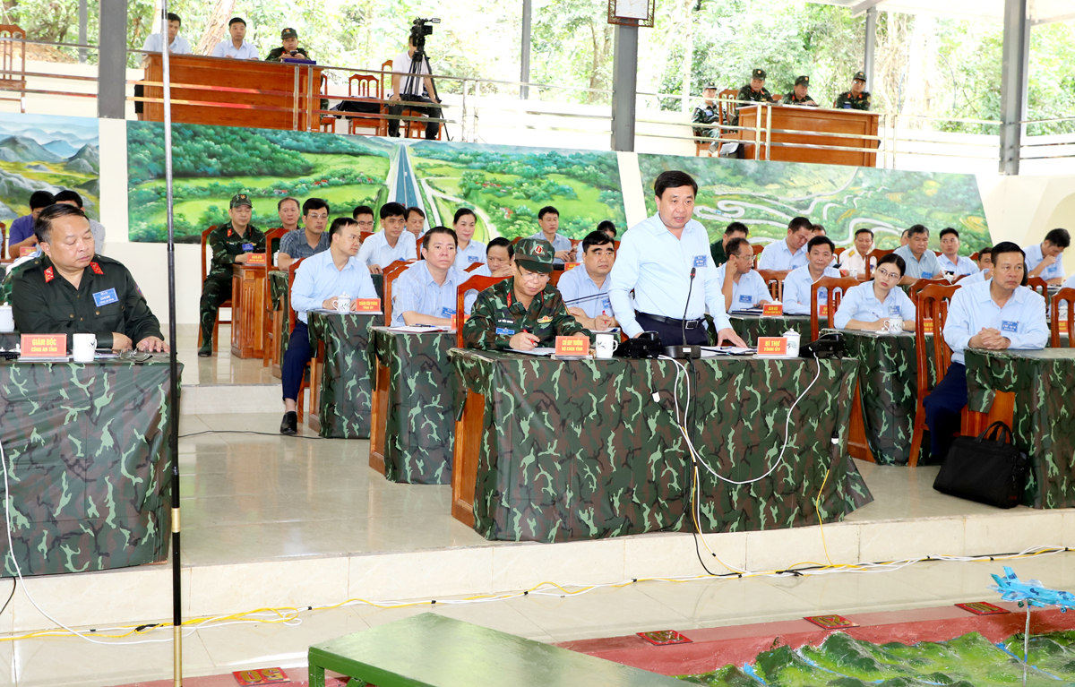 Quyền Bí thư Tỉnh ủy Nguyễn Mạnh Dũng phát biểu kết luận hội nghị