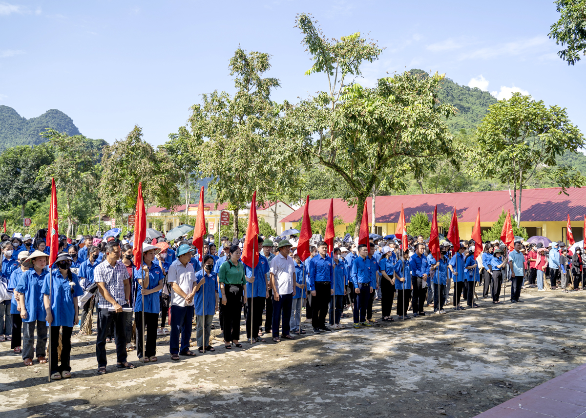 Hơn 700 đoàn viên, thanh niên tham gia buổi lễ ra quân.