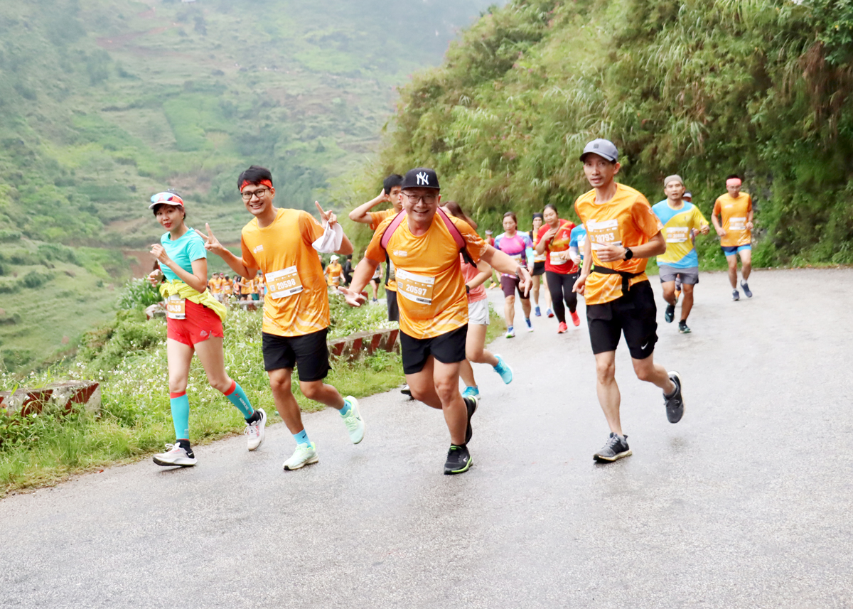 Giải Marathon quốc tế “Chạy trên cung đường Hạnh Phúc” tỉnh Hà Giang năm 2024 dự kiến có khoảng 3.000 vận động viên trong nước và quốc tế tham gia.