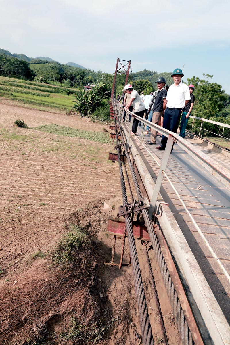 Một số hình ảnh phóng viên Báo Hà Giang ghi nhận cây cầu treo Tân Điền, xã Kim Ngọc, huyện Bắc Quang đã xuống cấp sau lũ số 3.