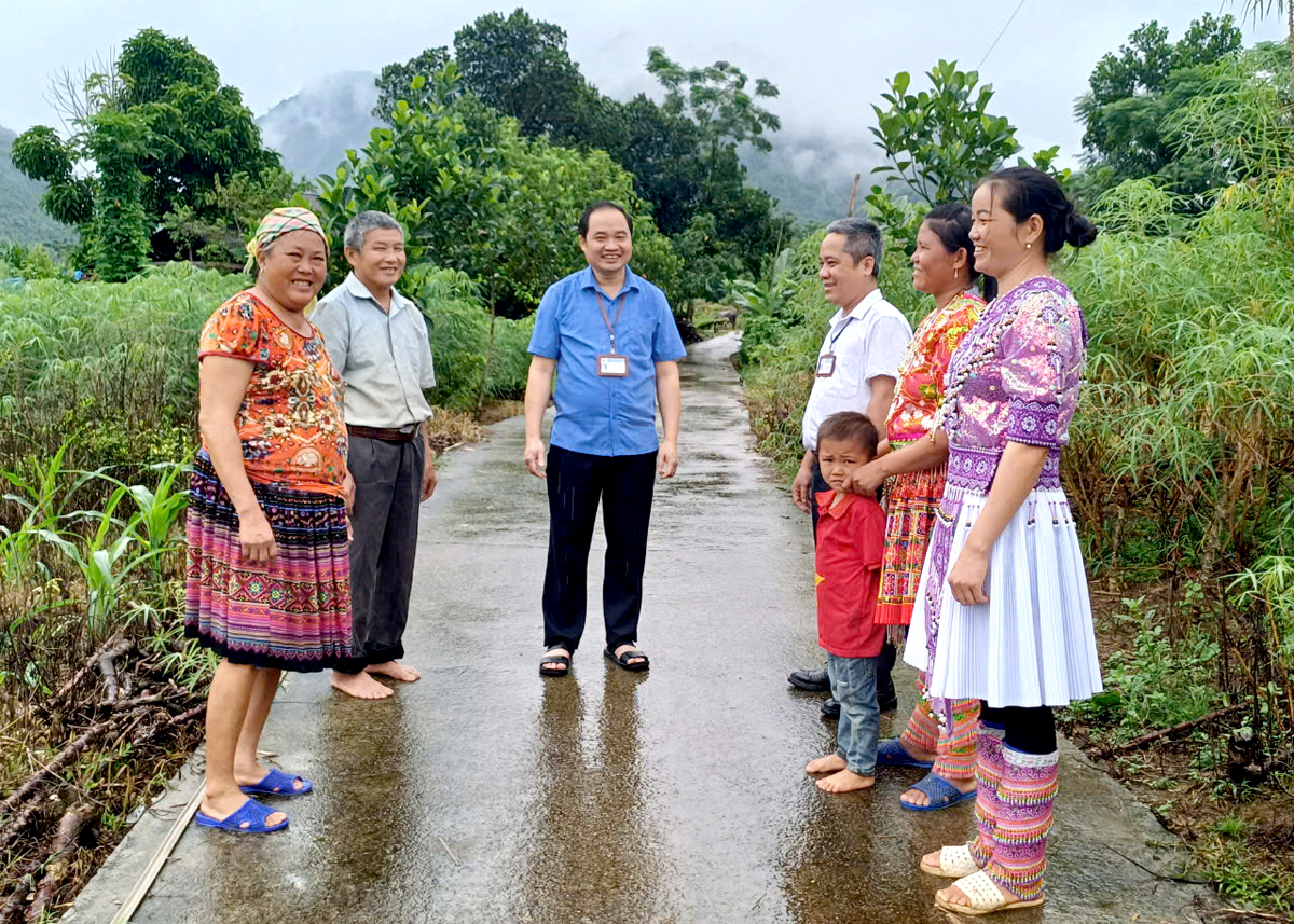 Con đường bê tông sạch đẹp vào thôn Thíp, xã Vô Điếm (Bắc Quang).