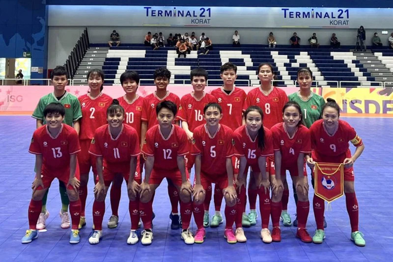 Các nữ tuyển thủ futsal Việt Nam tham dự giải đấu. 