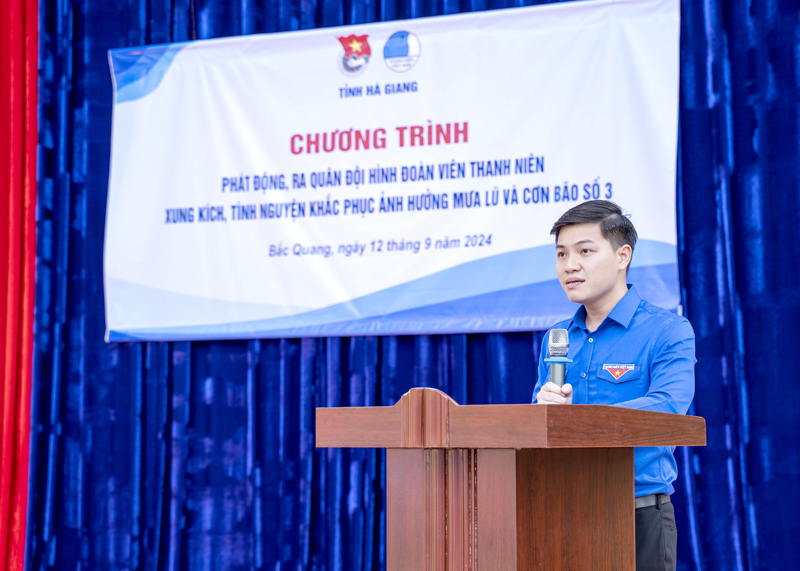 Đồng chí Nguyễn Hải Dương phát biểu tại chương trình ra quân triển khai đội hình thanh niên xung kích khắc phục hậu quả cơn bão số 3.