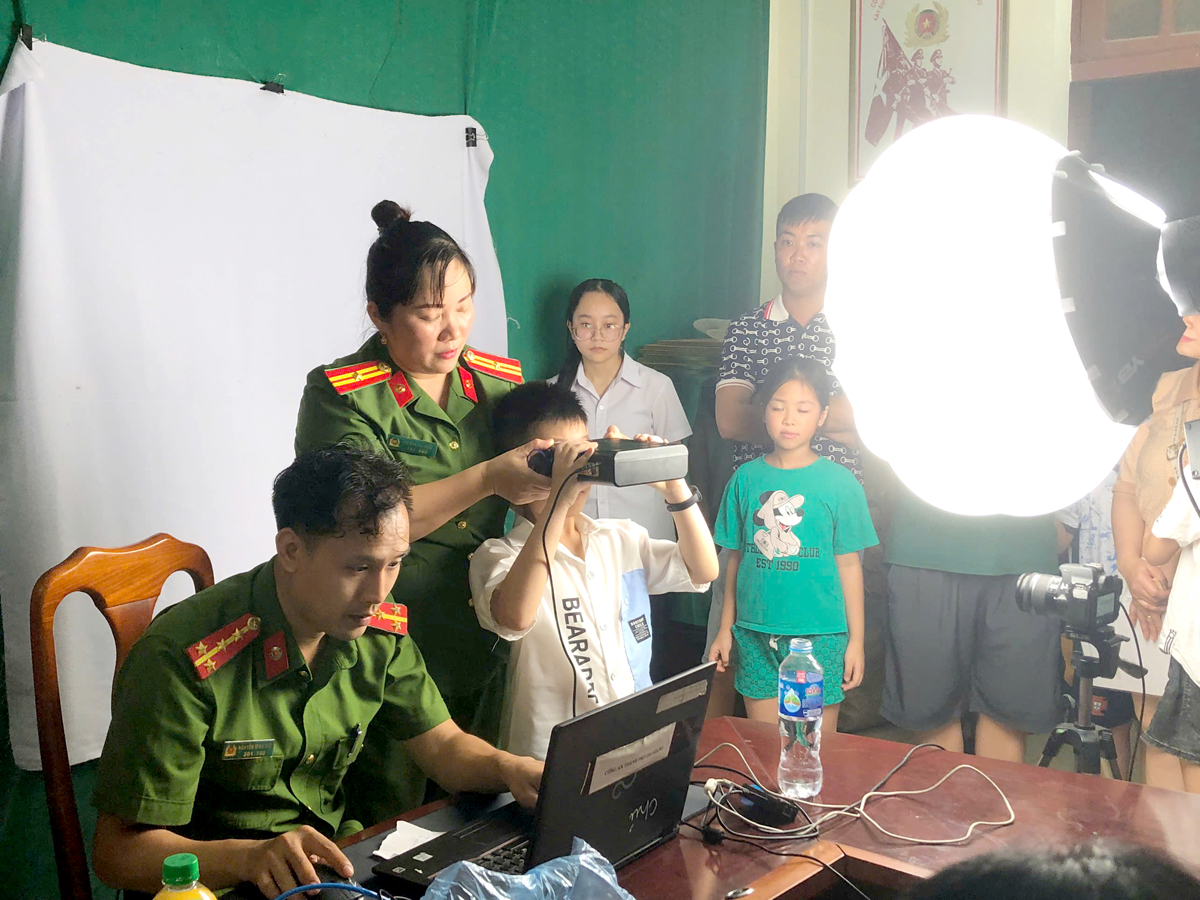 Công an thành phố Hà Giang tích cực làm căn cước cho trẻ em dưới 16 tuổi, đẩy nhanh tiến độ thực hiện Đề án 06.