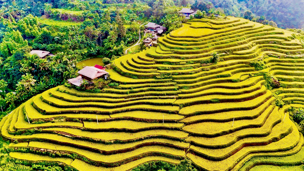 Nà Thác, Khuổi My, Lùng vài thuộc xã phương độ, cách thành phố Hà Giang khoảng 10 km.