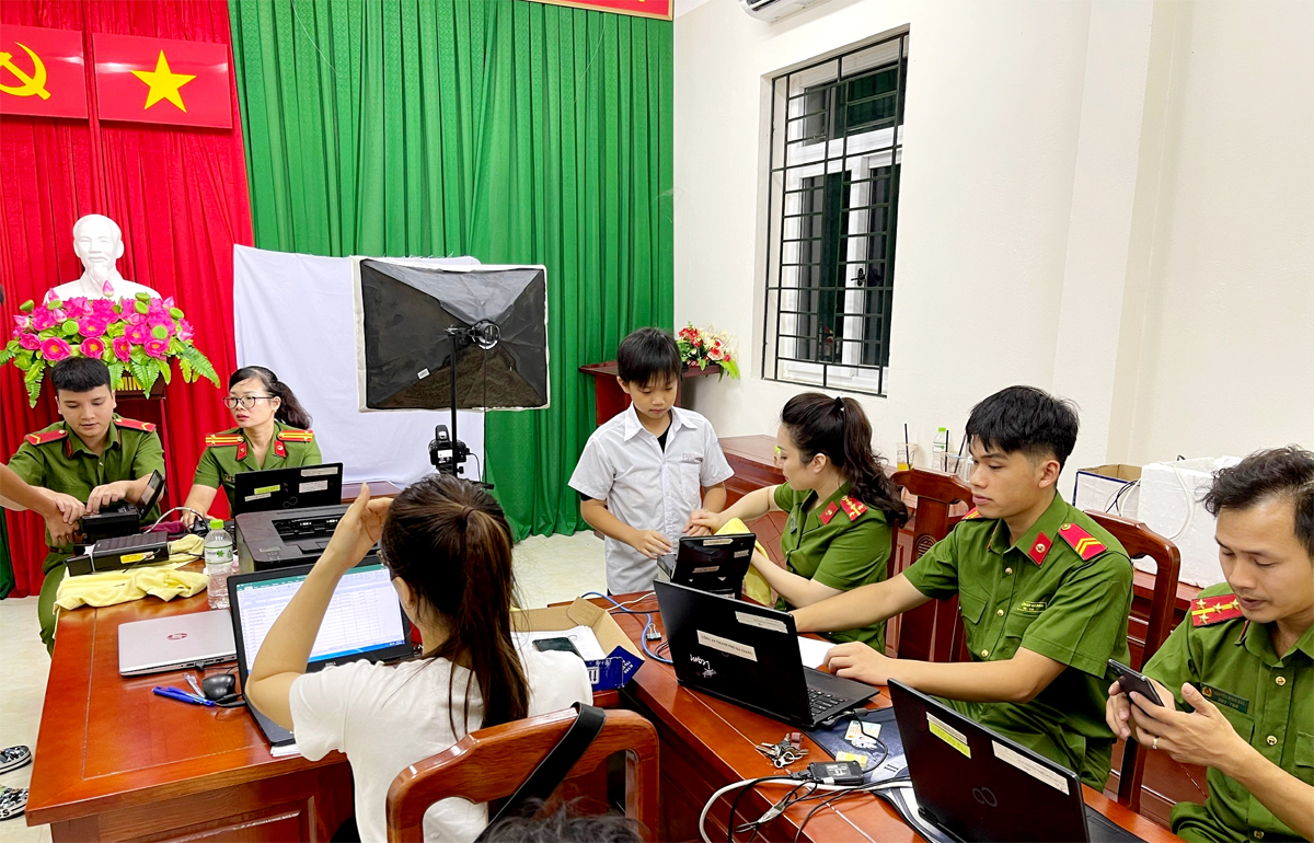 Ha Giang District Police reduce the time for issuing Citizen Identification Cards.