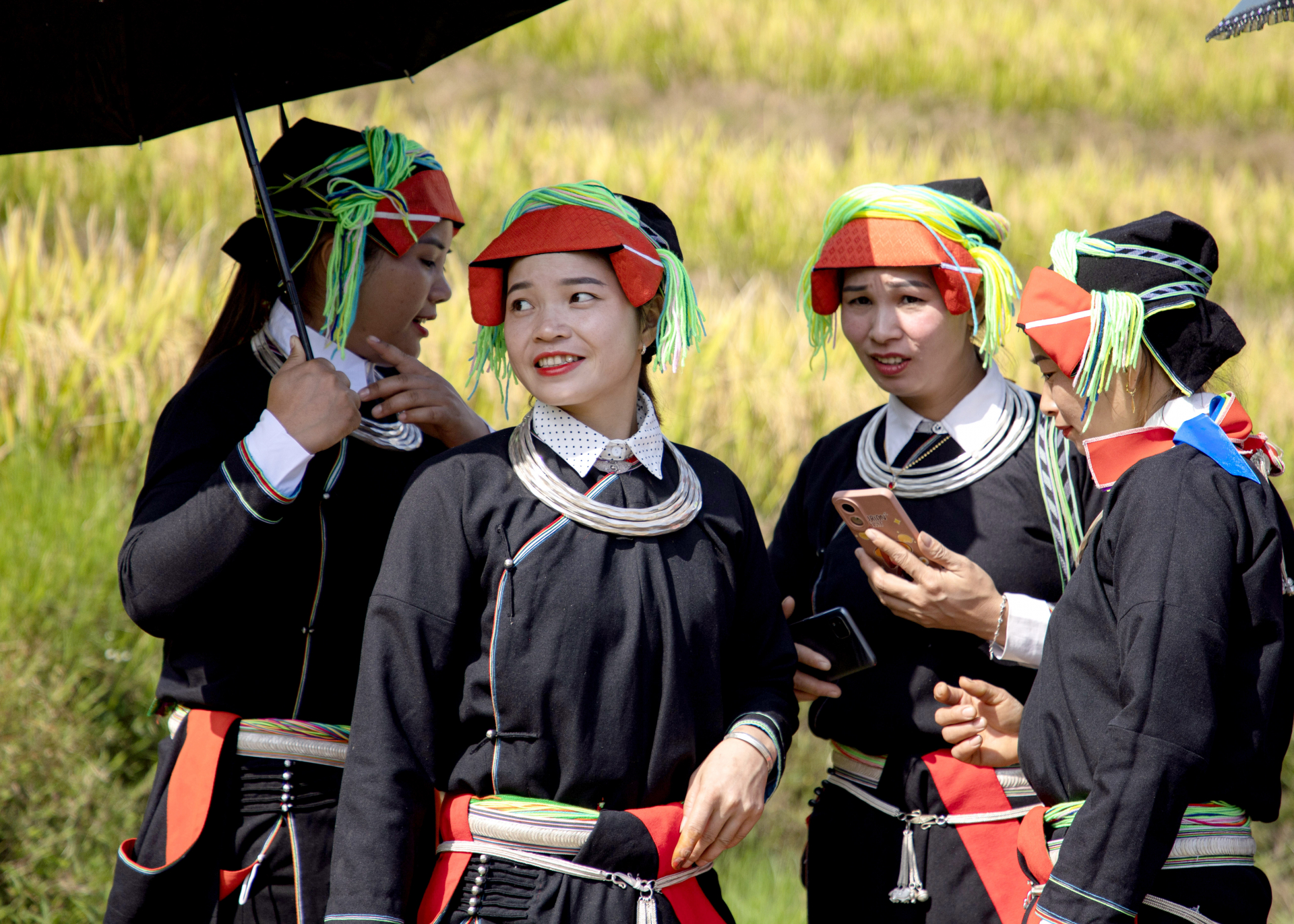 Những cô gái Dao nơi đây luôn giữ được những nét đẹp truyền thống của dân tộc mình.