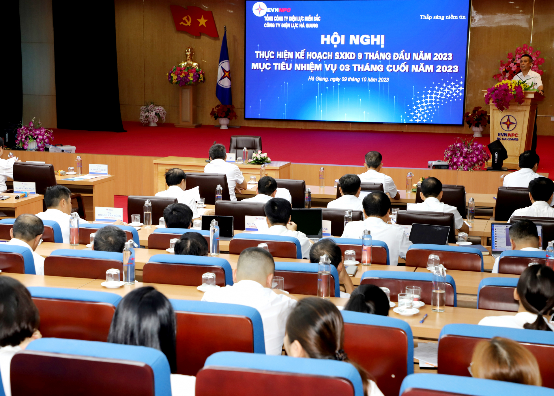 Giám đốc Công ty Điện lực Hà Giang Hoàng Văn Thiện phát biểu triển khai nhiệm vụ 3 tháng cuối năm.