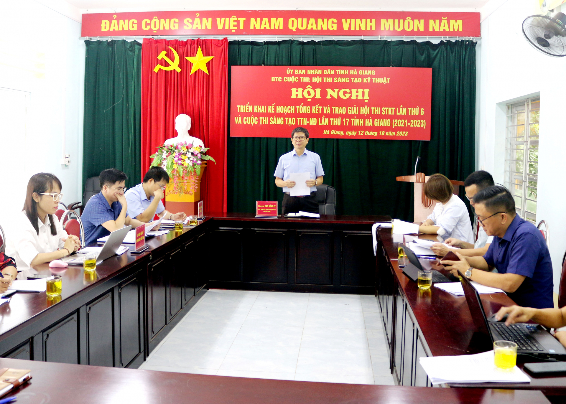 Toàn cảnh hội nghị.