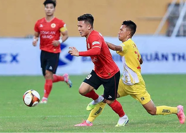 Quang Hải (áo đỏ) vẫn là nhân tố được trông chờ của Công an Hà Nội trong mùa giải V.League 1- 2023/2024.
