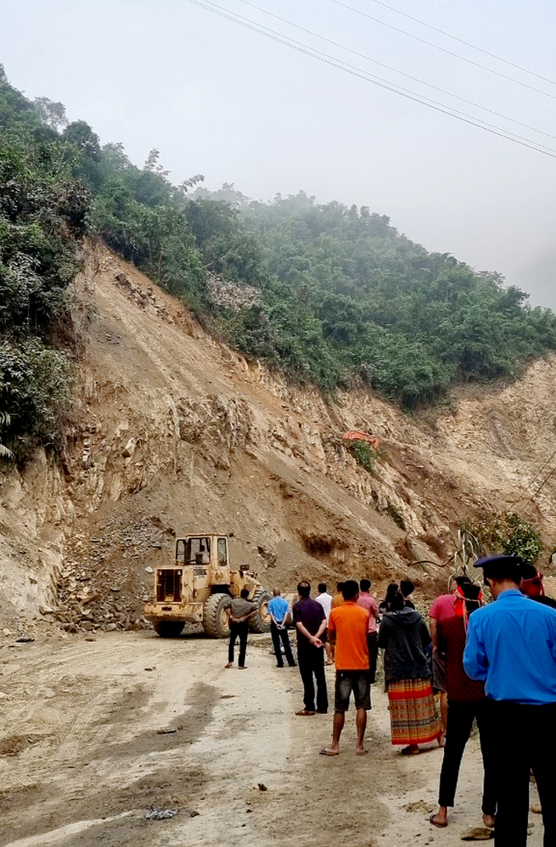 Sạt lở nghiêm trọng tại Km 200+286 trên QL4C thuộc xã Minh Tân, Vị Xuyên. Ảnh: CTV