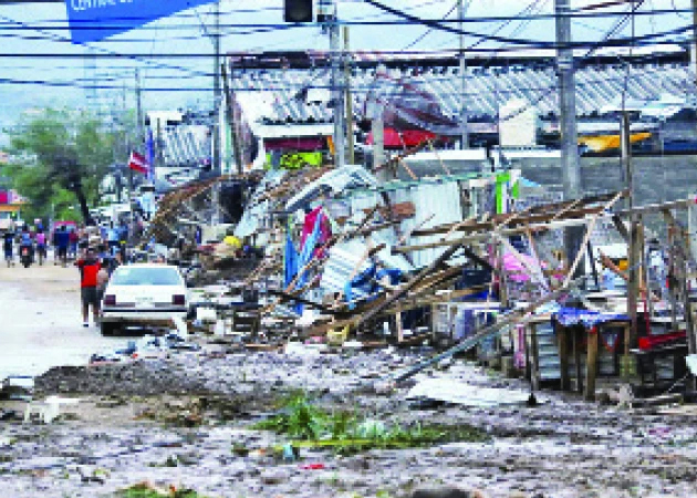 Siêu bão Otis tàn phá các địa phương ven biển miền nam Mexico.