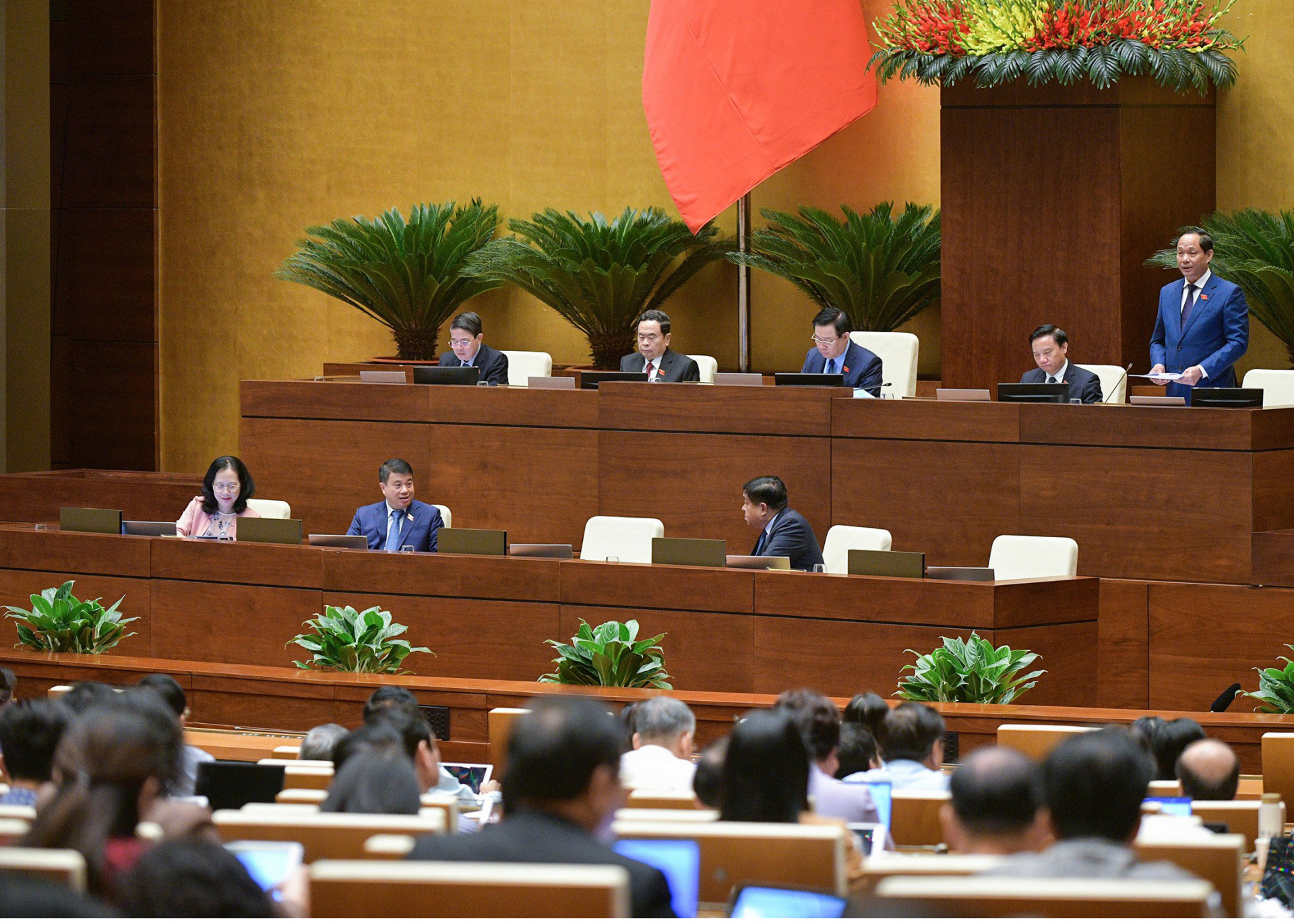 Phó Chủ tịch Quốc hội Trần Quang Phương điều hành thảo luận. Ảnh: CTV