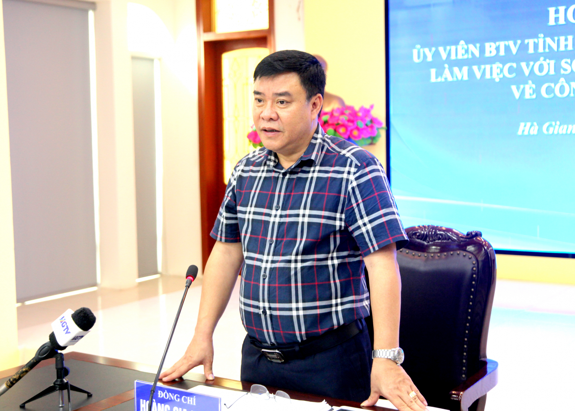 Phó Chủ tịch Thường trực UBND tỉnh Hoàng Gia Long phát biểu kết luận buổi làm việc.