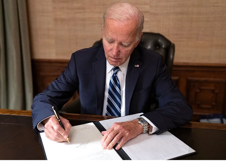 ổng thống Mỹ Joe Biden đã ký ban hành luật ngân sách tạm thời nhằm ngăn nguy cơ Chính phủ đóng cửa. 