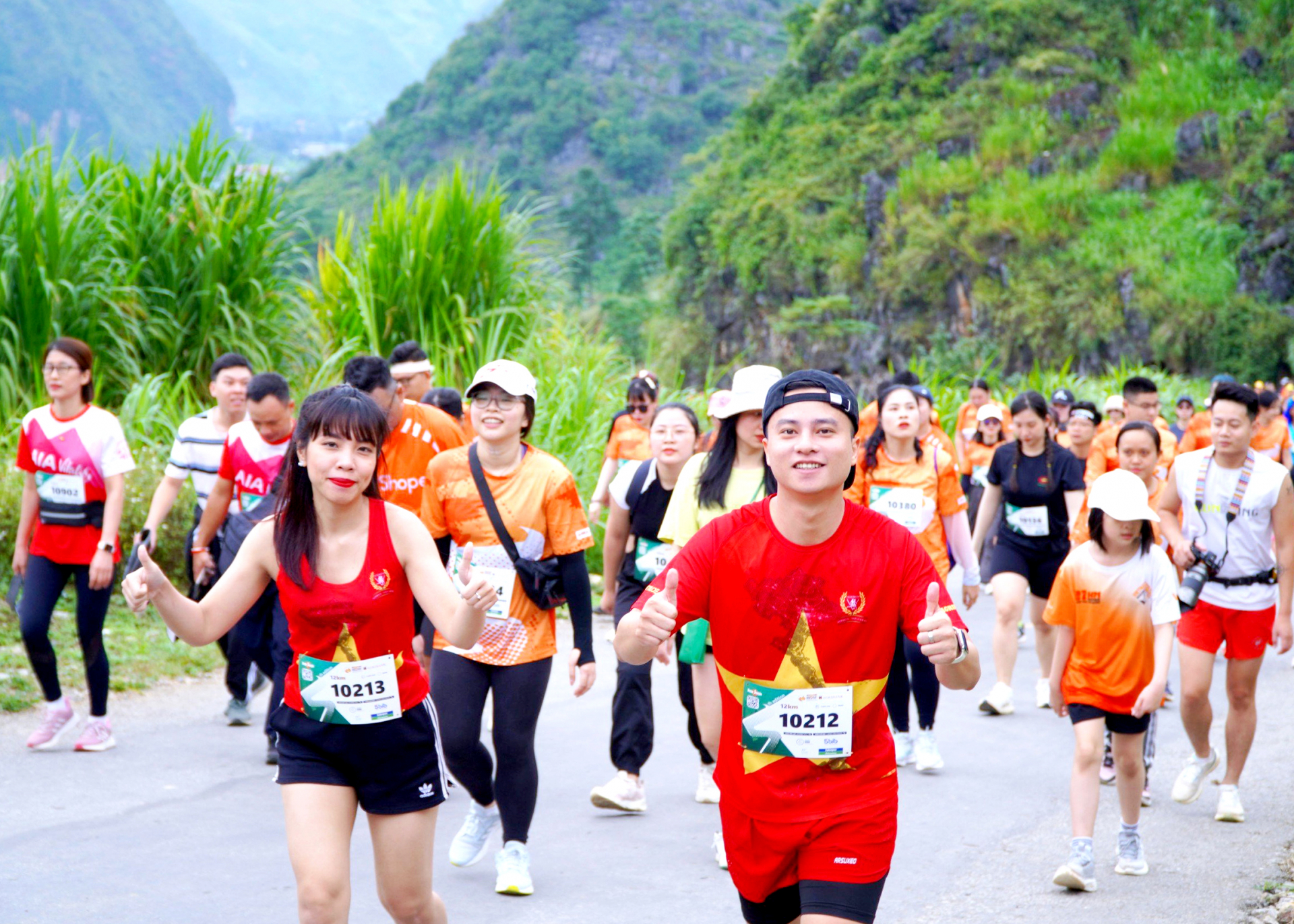 Hơn 3.500 vận động viên tham gia Giải Marathon quốc tế “Chạy trên cung đường Hạnh Phúc” tỉnh Hà Giang lần thứ V năm 2023. Ảnh: Minh Chuyên