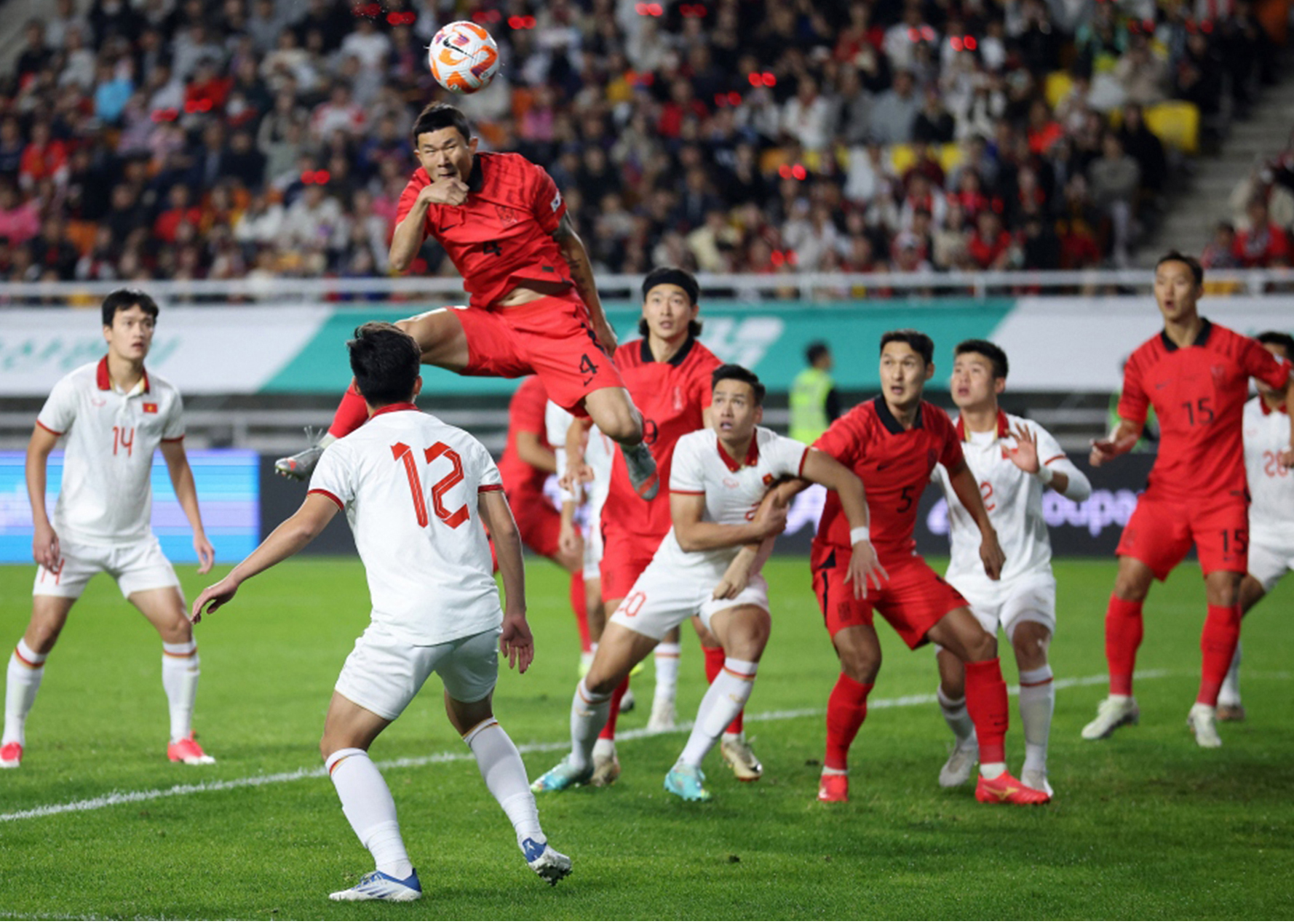Đội tuyển Hàn Quốc thắng đậm đội tuyển Việt Nam.
