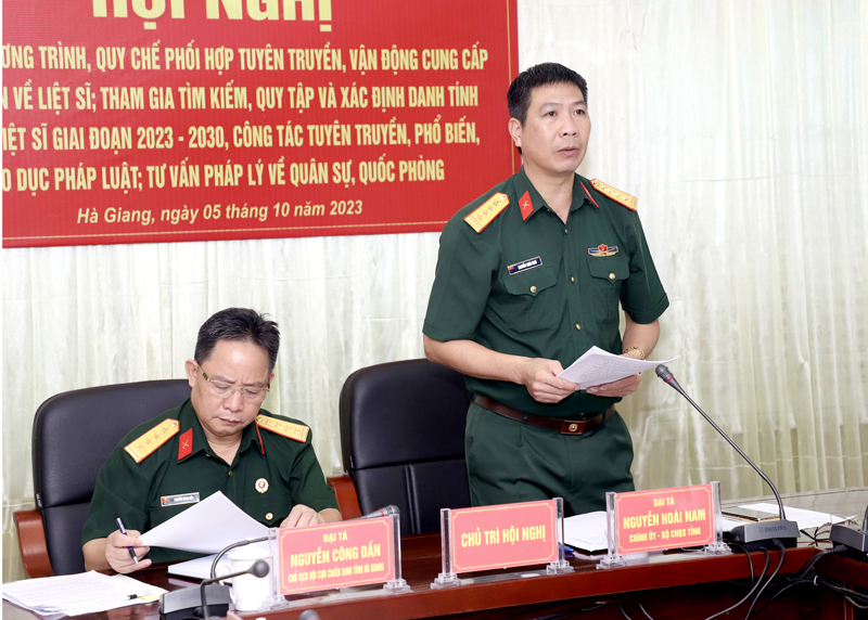 Chính ủy Bộ CHQS tỉnh Nguyễn Hoài Nam gợi ý thảo luận