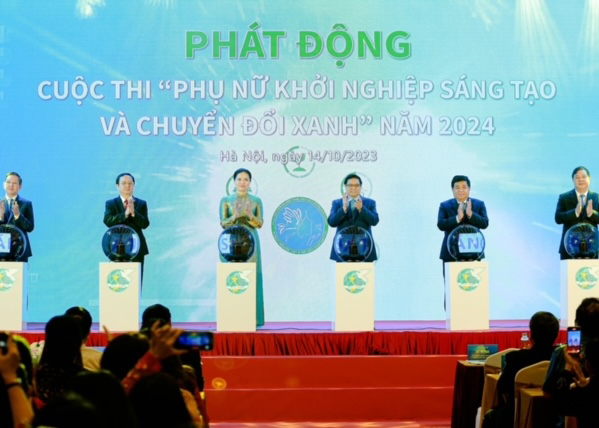 Thủ tướng Phạm Minh Chính cùng lãnh đạo các bộ, ban, ngành thực hiện nghi thức phát động cuộc thi Phụ nữ khởi nghiệp năm 2024 với chủ đề Phụ nữ khởi nghiệp sáng tạo và chuyển đổi xanh