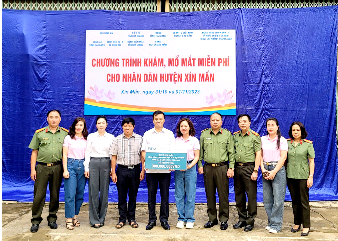 Ngân hàng TMCP Đầu tư và Phát triển Việt Nam chi nhánh Thanh Xuân (Thành phố Hà Nội) hỗ trợ 300 triệu đồng cho huyện Xín Mần thực hiện công tác an sinh xã hội
