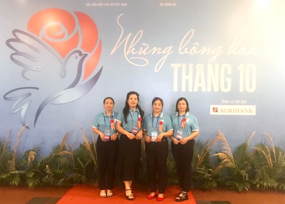 4 đại biểu Hà Giang được vinh danh Chủ tịch Hội Phụ nữ cơ sở giỏi toàn quốc năm 2023. Ảnh: Hội LHPN tỉnh
