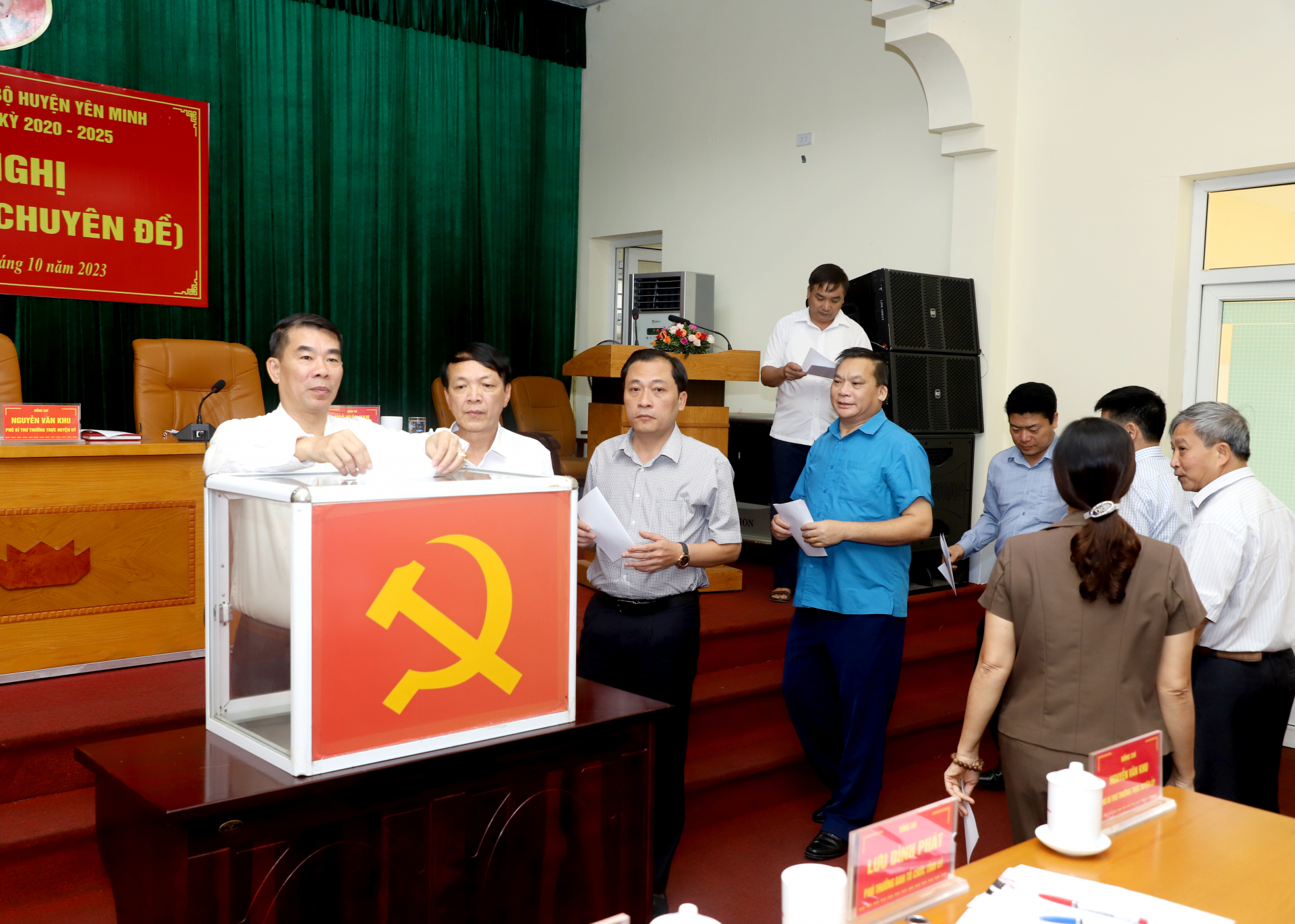 BCH Đảng bộ huyện Yên Minh bỏ phiếu tín nhiệm giữa nhiệm kỳ đối với các đồng chí Ủy viên BTV Huyện ủy Yên Minh