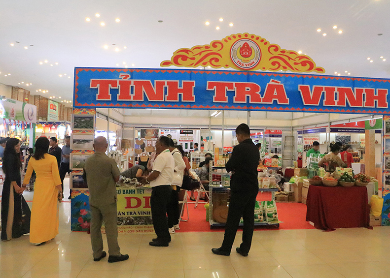 Nhiều địa phương của Việt Nam tham dự hội chợ. 