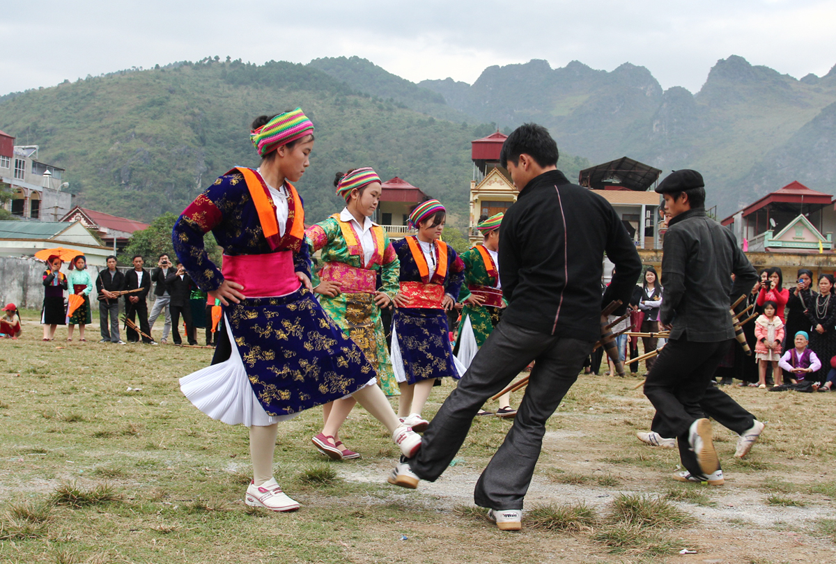 Múa khèn trong lễ hội Gầu Tào đầu Xuân