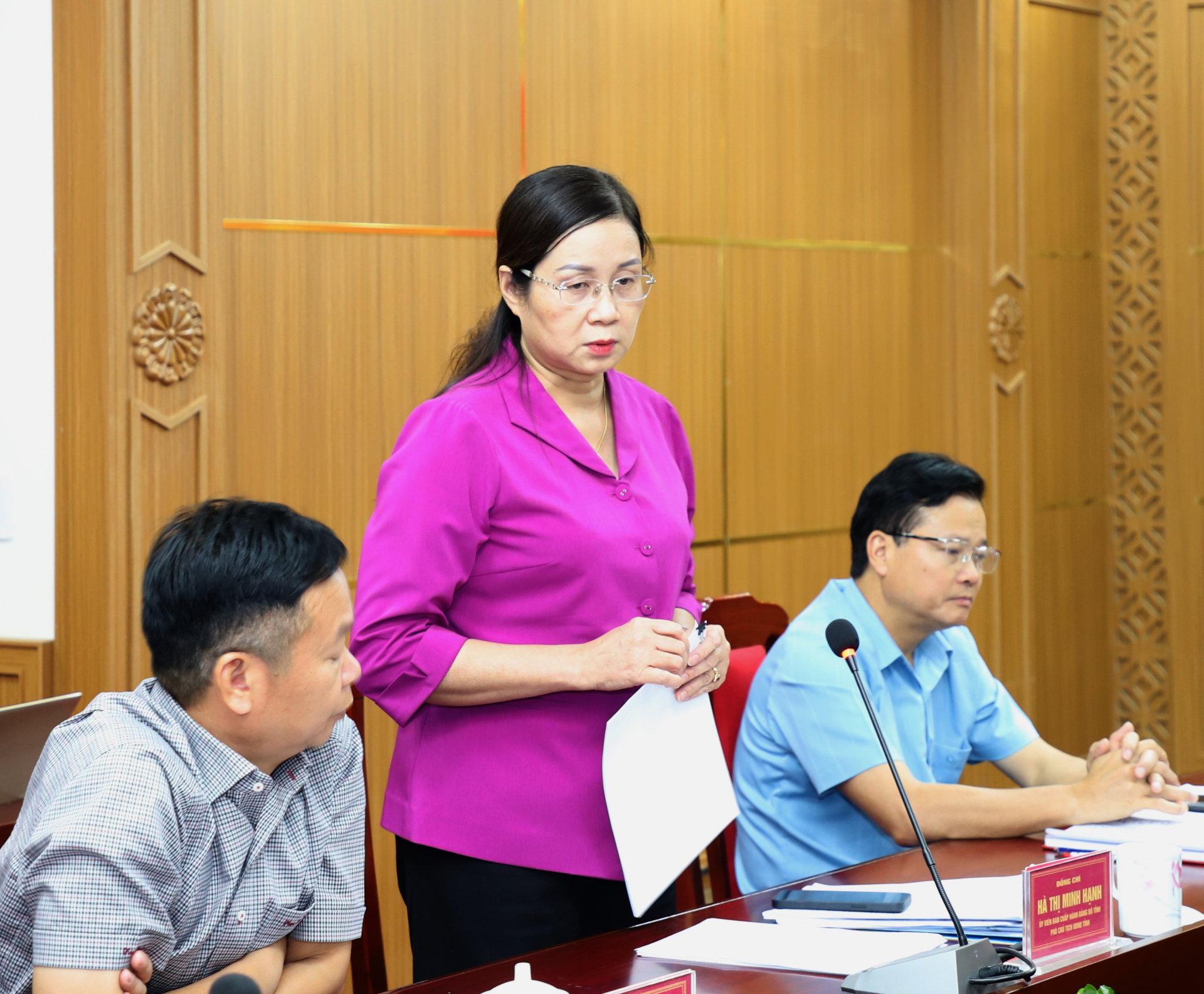 Phó Chủ tịch UBND tỉnh Hà Thị Minh Hạnh đề nghị các ngành, địa phương liên quan cần vào cuộc quyết liệt, nêu cao trách nhiệm để đẩy nhanh tiến độ dự án.