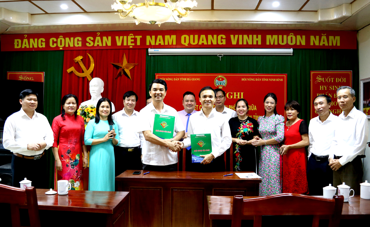 Hội Nông dân tỉnh Hà Giang và tỉnh Ninh Bình ký kết chương trình phối hợp giai đoạn 2023 - 2028
