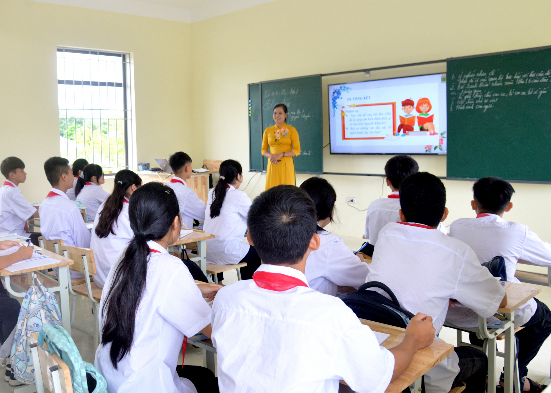 Giờ lên lớp môn Ngữ Văn của cô và trò Trường THCS Chu Văn An (Quang Bình).