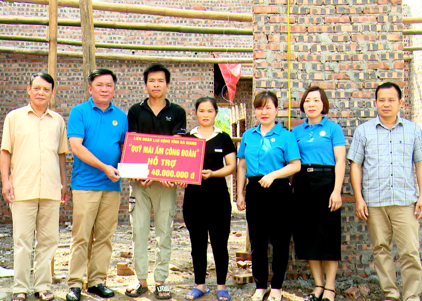 Đoàn viên Chẩu Minh Tân được hỗ trợ 40 triệu đồng từ Quỹ “Mái ấm công đoàn” để xây dựng nhà ở mới.