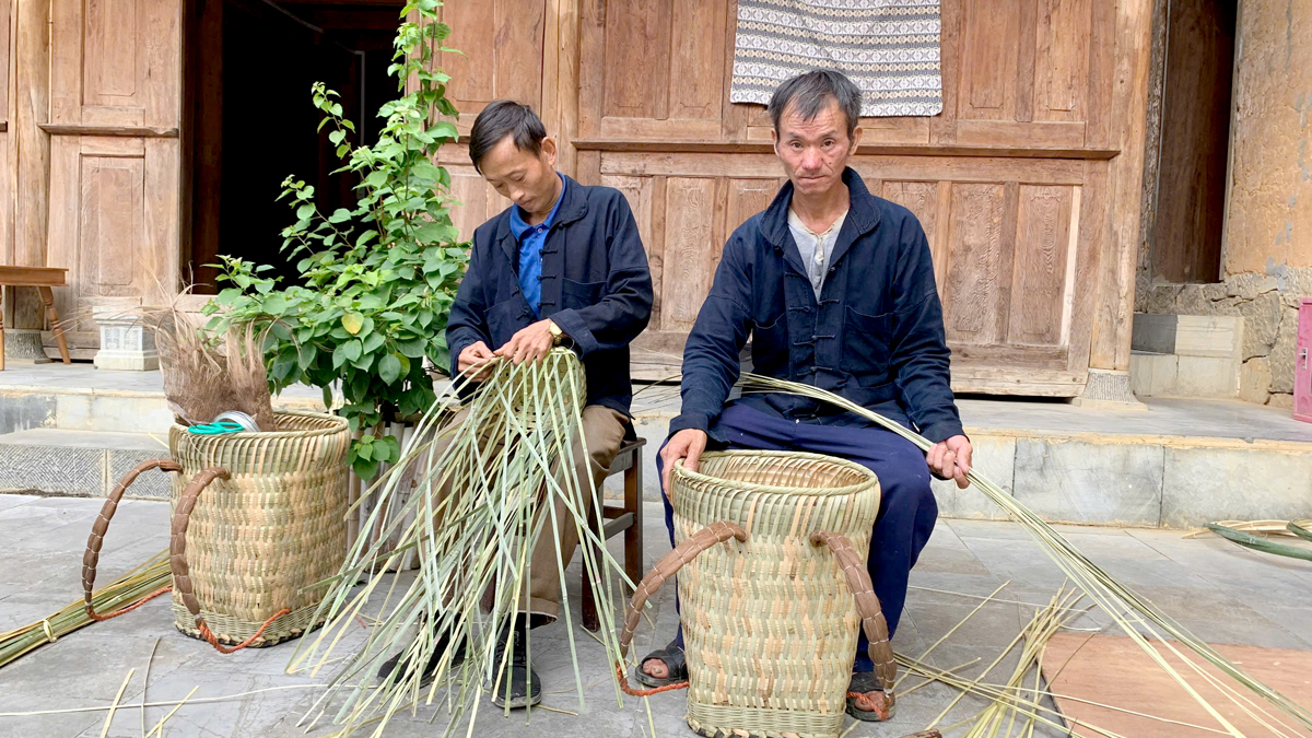 Quảng bá du lịch và nét văn hoá riêng của địa phương từ nghề làm Quẩy tấu tại làng H’ Mông Pả Vi