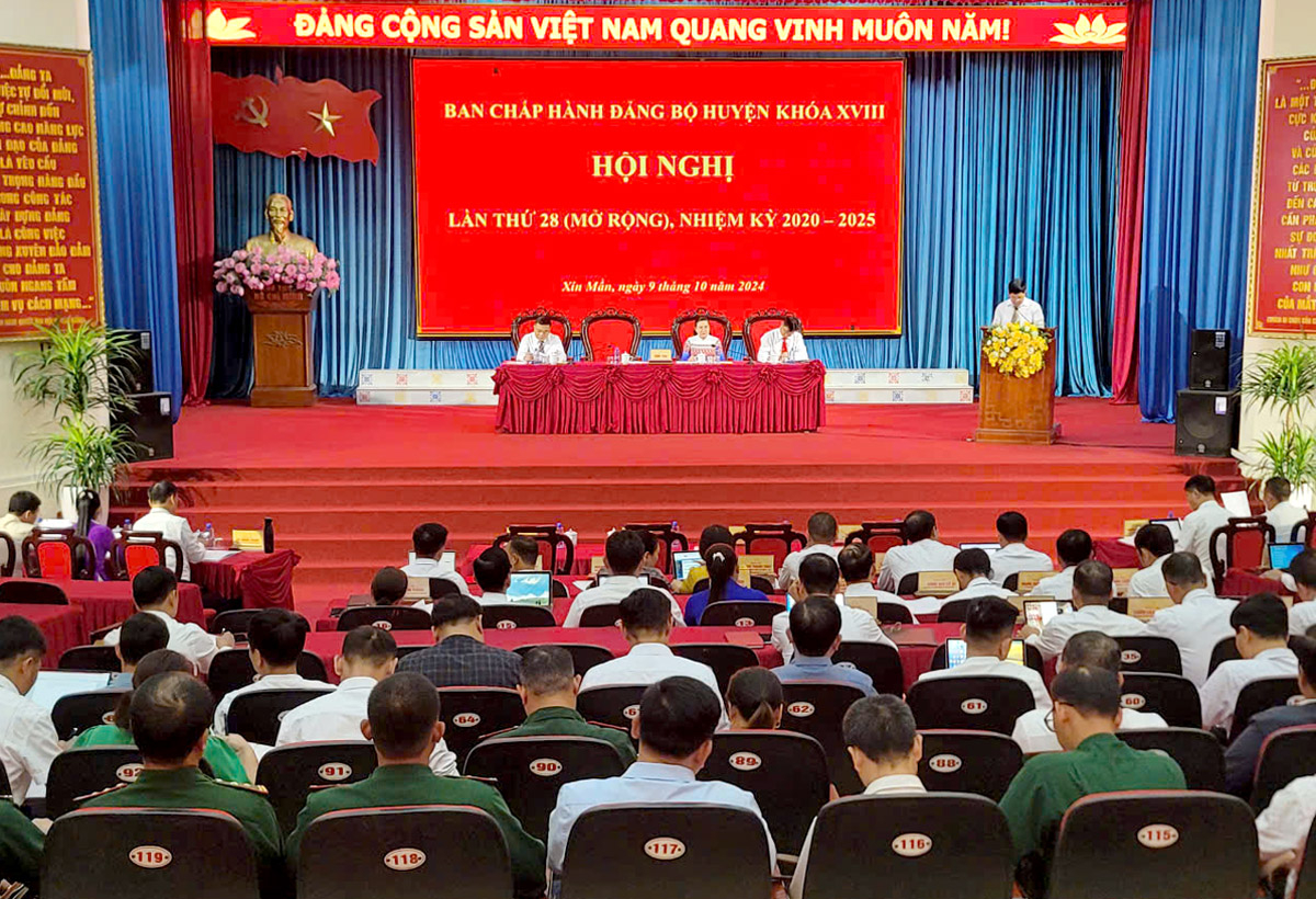 Toàn cảnh hội nghị.