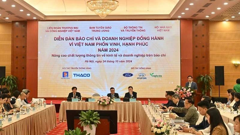 Quang cảnh diễn đàn Báo chí và Doanh nghiệp đồng hành vì Việt Nam phồn vinh, hạnh phúc năm 2024.