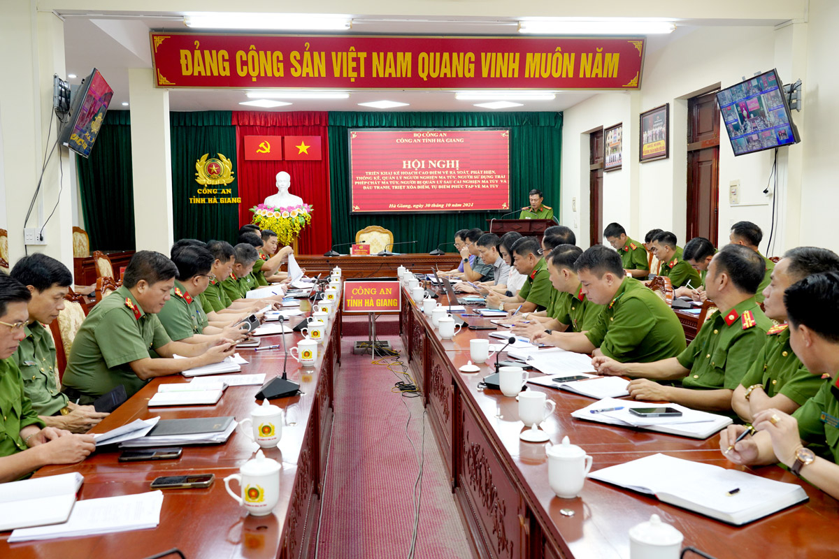 Các đại biểu tham dự hội nghị.