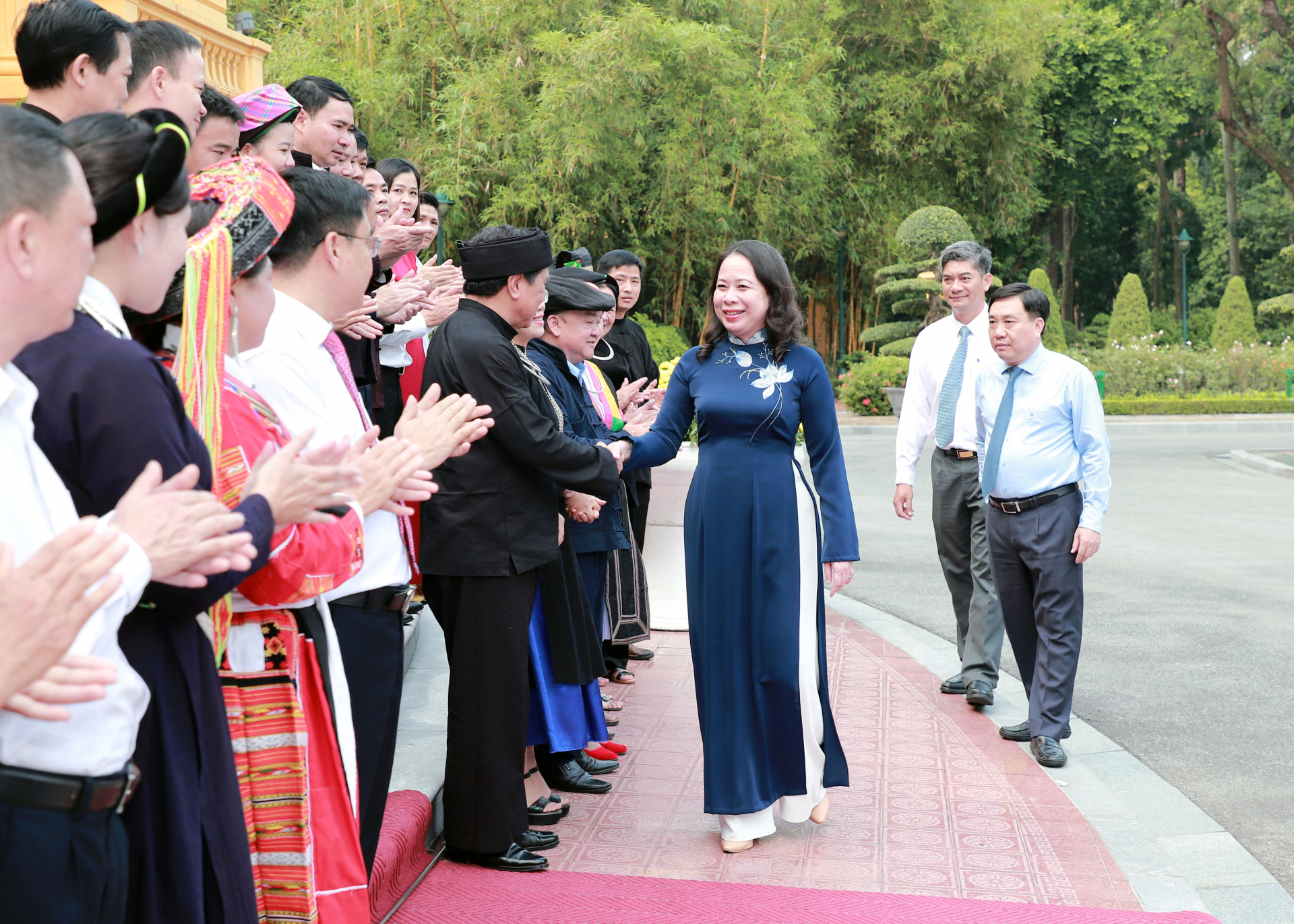 Phó Chủ tịch nước Võ Thị Ánh Xuân gặp mặt thân mật Đoàn đại biểu DTTS tiêu biểu tỉnh Hà Giang tại Phủ Chủ tịch.