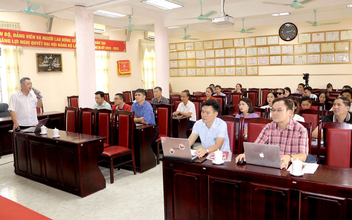 Các đơn vị giáo dục thuộc thành phố Hà Giang, huyện Quang Bình và huyện Mèo Vạc tham gia buổi tập huấn.